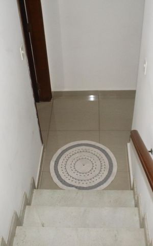 Casa à venda com 200m², 3 quartos e 2 vagasEscada