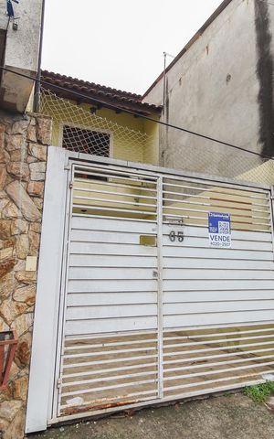 Casa à venda com 94m², 2 quartos e 1 vaga Casa à venda com 94m², 2 quartos e 1 vagaFachada