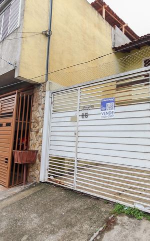 Casa à venda com 94m², 2 quartos e 1 vaga Casa à venda com 94m², 2 quartos e 1 vagaFachada
