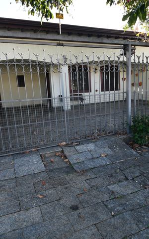 Casa à venda com 152m², 3 quartos e 3 vagasFachada