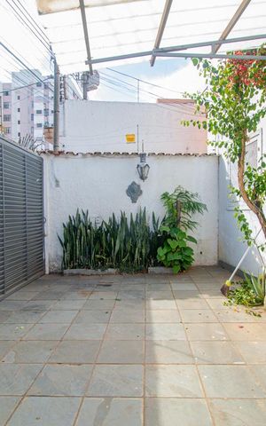 Casa à venda com 340m², 6 quartos e 1 vaga Casa à venda com 340m², 6 quartos e 1 vagaGaragem