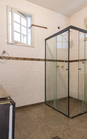 Casa à venda com 340m², 6 quartos e 1 vaga Casa à venda com 340m², 6 quartos e 1 vagaBanheiro 1