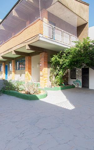 Casa à venda com 340m², 6 quartos e 1 vaga Casa à venda com 340m², 6 quartos e 1 vagaÁrea externa