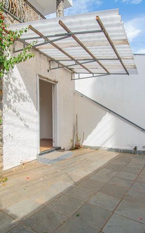 Casa à venda com 340m², 6 quartos e 1 vaga Casa à venda com 340m², 6 quartos e 1 vagaGaragem