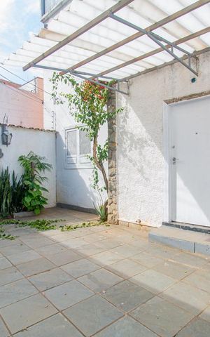 Casa à venda com 340m², 6 quartos e 1 vaga Casa à venda com 340m², 6 quartos e 1 vagaGaragem