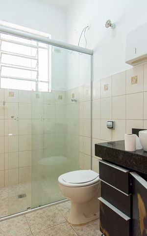 Casa à venda com 340m², 6 quartos e 1 vaga Casa à venda com 340m², 6 quartos e 1 vagaBanheiro 2