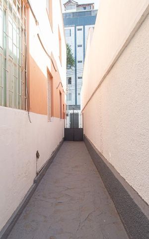 Casa à venda com 340m², 6 quartos e 1 vaga Casa à venda com 340m², 6 quartos e 1 vagaCorredor