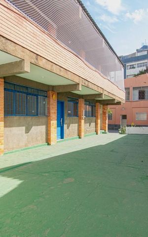 Casa à venda com 340m², 6 quartos e 1 vaga Casa à venda com 340m², 6 quartos e 1 vagaÁrea externa