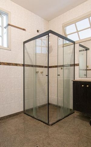 Casa à venda com 340m², 6 quartos e 1 vaga Casa à venda com 340m², 6 quartos e 1 vagaBanheiro 1