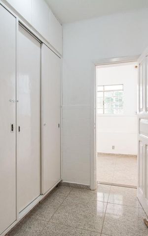 Casa à venda com 340m², 6 quartos e 1 vaga Casa à venda com 340m², 6 quartos e 1 vagaCozinha - Armários