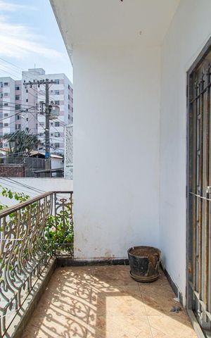 Casa à venda com 340m², 6 quartos e 1 vaga Casa à venda com 340m², 6 quartos e 1 vagaVaranda