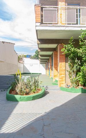 Casa à venda com 340m², 6 quartos e 1 vaga Casa à venda com 340m², 6 quartos e 1 vagaÁrea externa