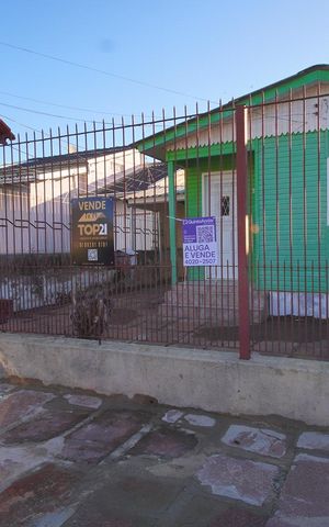 Casa à venda com 200m², 2 quartos e 2 vagas Casa à venda com 200m², 2 quartos e 2 vagasFachada