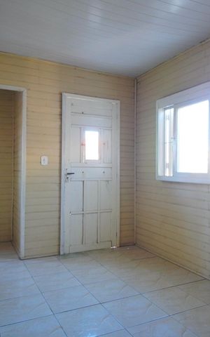 Casa à venda com 200m², 2 quartos e 2 vagas Casa à venda com 200m², 2 quartos e 2 vagasSala
