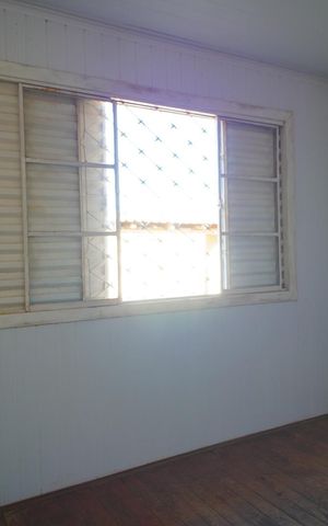 Casa à venda com 200m², 2 quartos e 2 vagas Casa à venda com 200m², 2 quartos e 2 vagasCasa fundo