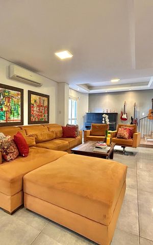Casa à venda com 253m², 3 quartos e 2 vagasSala de estar
