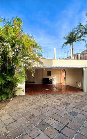 Casa à venda com 253m², 3 quartos e 2 vagasfachada com garagem