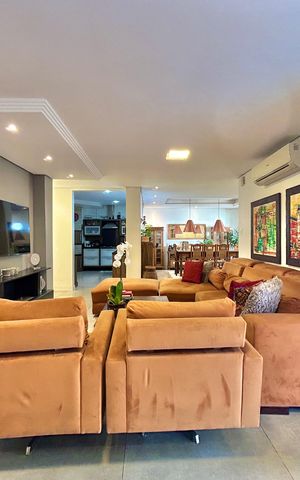 Casa à venda com 253m², 3 quartos e 2 vagasSala de estar