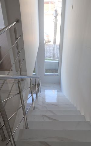 Casa à venda com 132m², 3 quartos e 3 vagasEscada