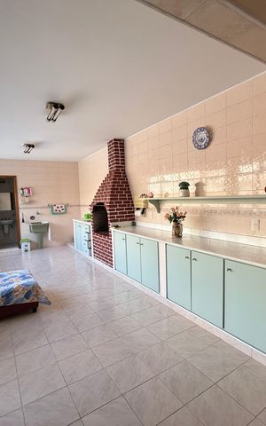 Casa à venda com 350m², 4 quartos e 5 vagasCasa 2 - cozinha/Área de Serviço