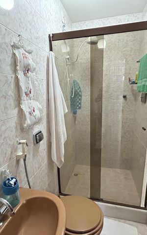 Casa à venda com 350m², 4 quartos e 5 vagasBanheiro de serviço