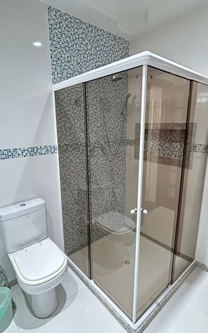 Casa à venda com 350m², 4 quartos e 5 vagasBanheiro 1