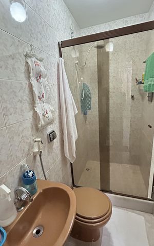 Casa à venda com 350m², 4 quartos e 5 vagasBanheiro de serviço