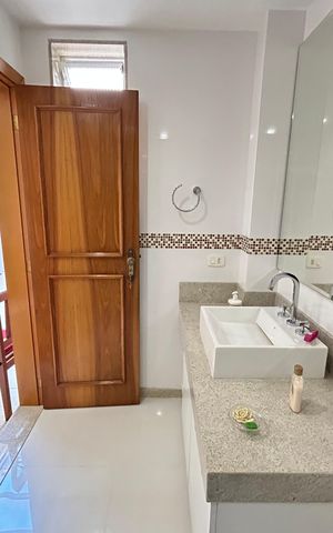 Casa à venda com 350m², 4 quartos e 5 vagasBanheiro 2