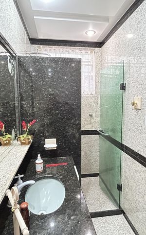 Casa à venda com 350m², 4 quartos e 5 vagasBanheiro da Suíte 2