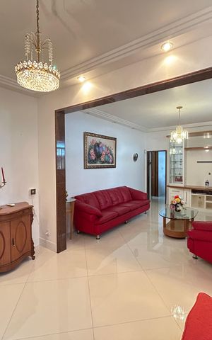 Casa à venda com 350m², 4 quartos e 5 vagasSala