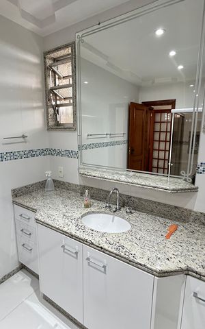 Casa à venda com 350m², 4 quartos e 5 vagasBanheiro 1