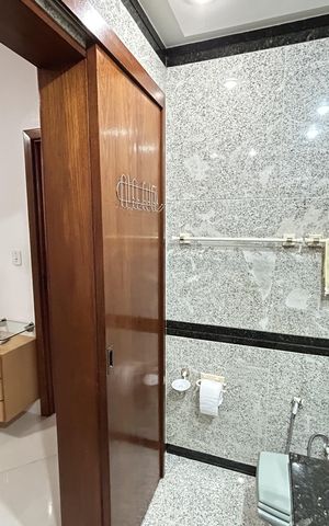 Casa à venda com 350m², 4 quartos e 5 vagasBanheiro da Suíte 2