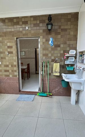 Casa à venda com 350m², 4 quartos e 5 vagasÁrea de Serviço