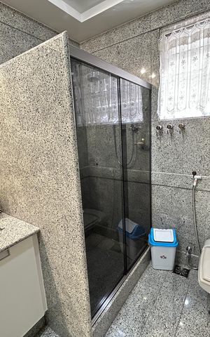 Casa à venda com 350m², 4 quartos e 5 vagasBanheiro da Suíte 1