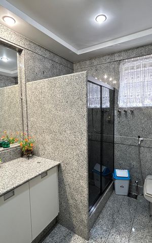 Casa à venda com 350m², 4 quartos e 5 vagasBanheiro da Suíte 1