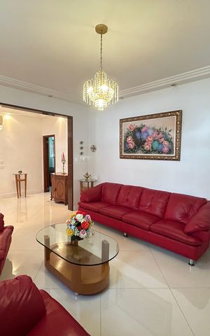 Casa à venda com 350m², 4 quartos e 5 vagasSala