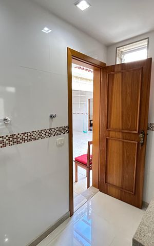 Casa à venda com 350m², 4 quartos e 5 vagasBanheiro 2