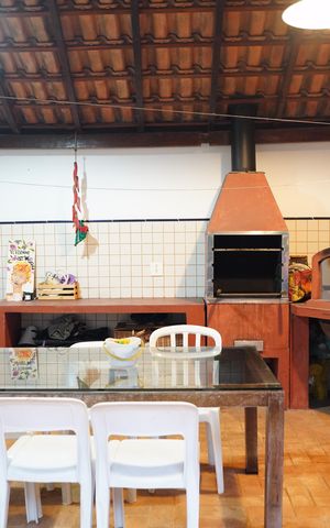 Casa à venda com 200m², 4 quartos e 2 vagasChurrasqueira