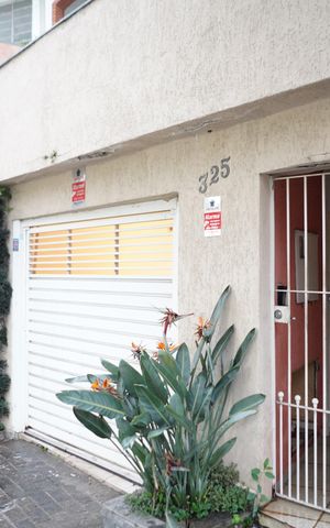Casa à venda com 200m², 4 quartos e 2 vagasFachada
