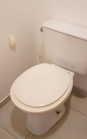 Casa à venda com 200m², 4 quartos e 2 vagasBanheiro da Suíte 1