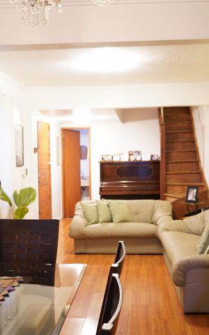 Casa à venda com 200m², 4 quartos e 2 vagasSala