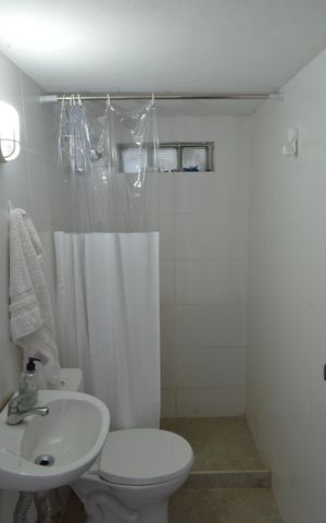 Casa de condomínio à venda com 640m², 3 quartos e 6 vagasBanheiro de Serviço