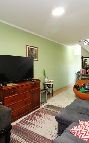 Casa à venda com 150m², 3 quartos e 2 vagasSala