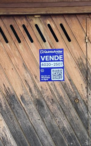 Casa à venda com 150m², 3 quartos e 2 vagas Casa à venda com 150m², 3 quartos e 2 vagasPlaquinha
