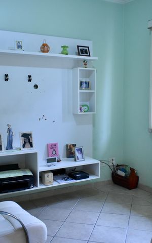 Casa à venda com 200m², 4 quartos e 4 vagas Casa à venda com 200m², 4 quartos e 4 vagasQuarto 1