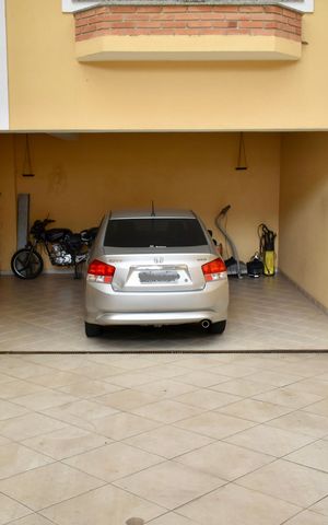 Casa à venda com 200m², 4 quartos e 4 vagas Casa à venda com 200m², 4 quartos e 4 vagasGaragem