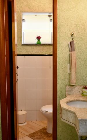 Casa à venda com 200m², 4 quartos e 4 vagas Casa à venda com 200m², 4 quartos e 4 vagasLavabo
