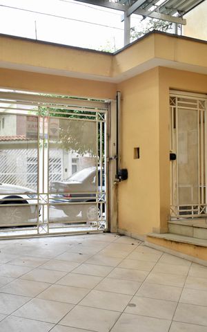 Casa à venda com 200m², 4 quartos e 4 vagas Casa à venda com 200m², 4 quartos e 4 vagasGaragem