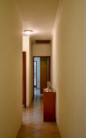 Casa à venda com 200m², 4 quartos e 4 vagas Casa à venda com 200m², 4 quartos e 4 vagasCorredor