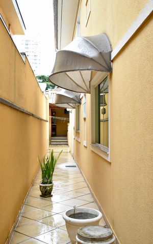 Casa à venda com 200m², 4 quartos e 4 vagas Casa à venda com 200m², 4 quartos e 4 vagasCorredor